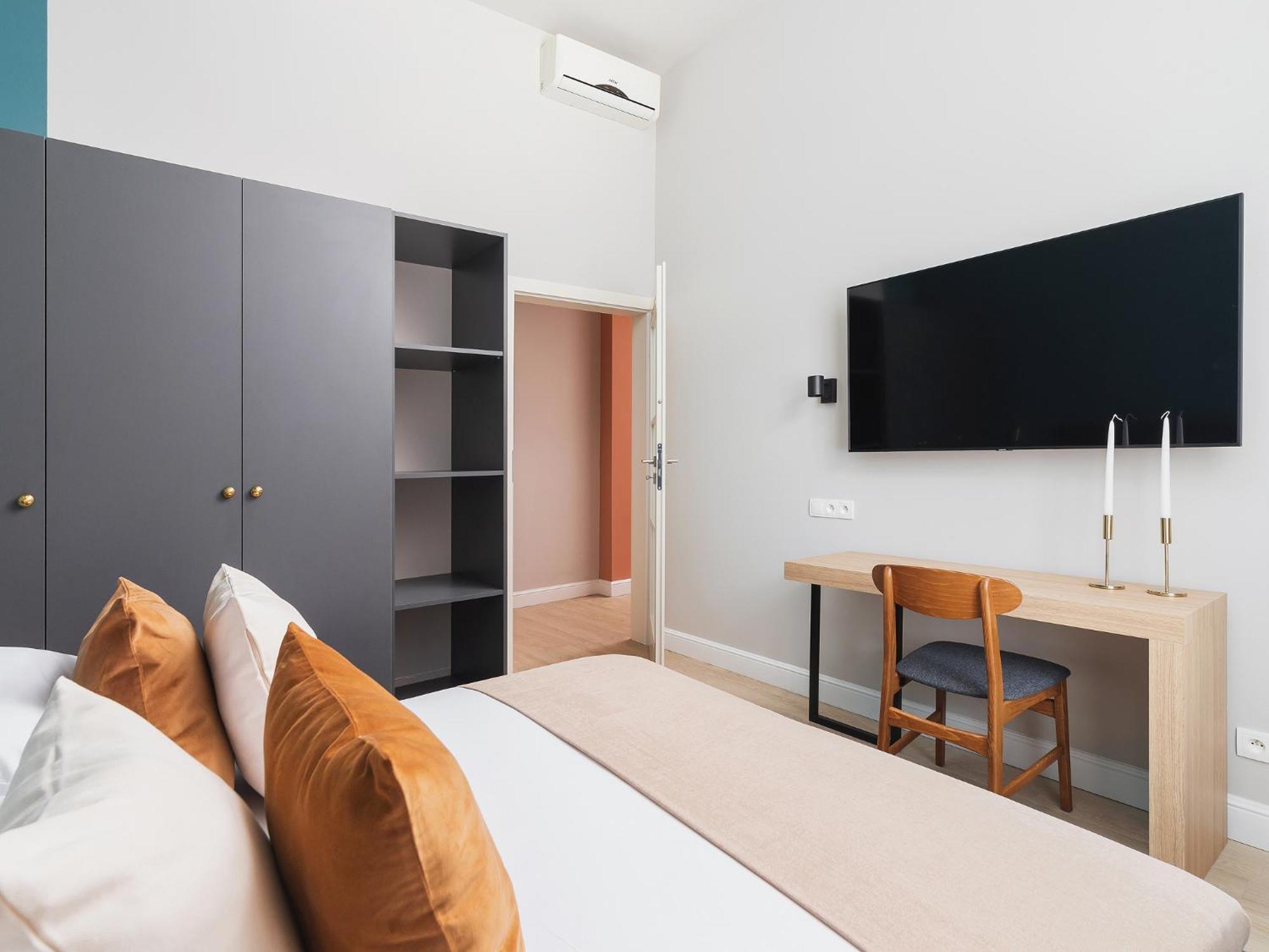 Main Square - With 2 Bedrooms Apartament